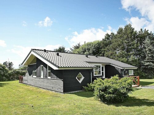 Гостиница Modern Holiday Home With Sauna in Lønstrup