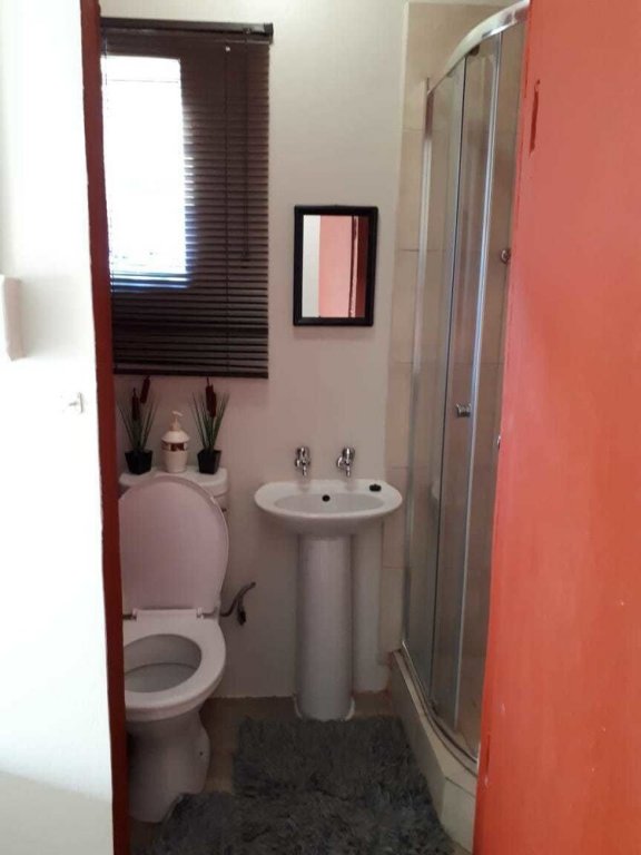 Фото Self Catering Studio Cottage