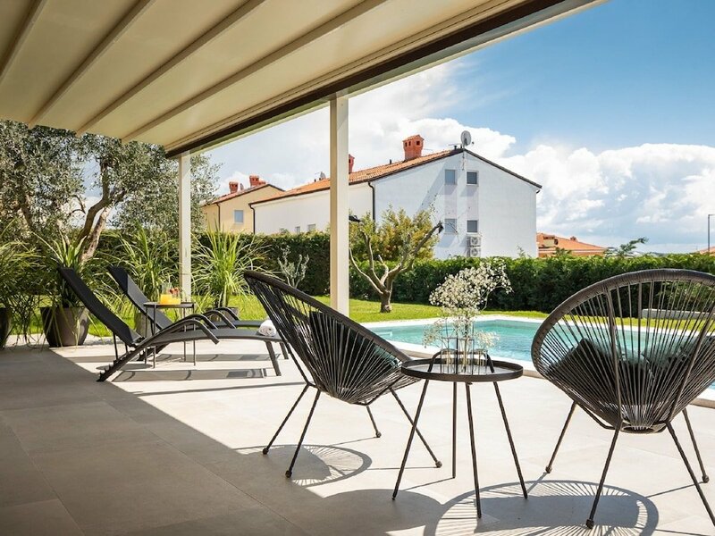 Жильё посуточно Upscale Holiday Home in Istria With Private Terrace