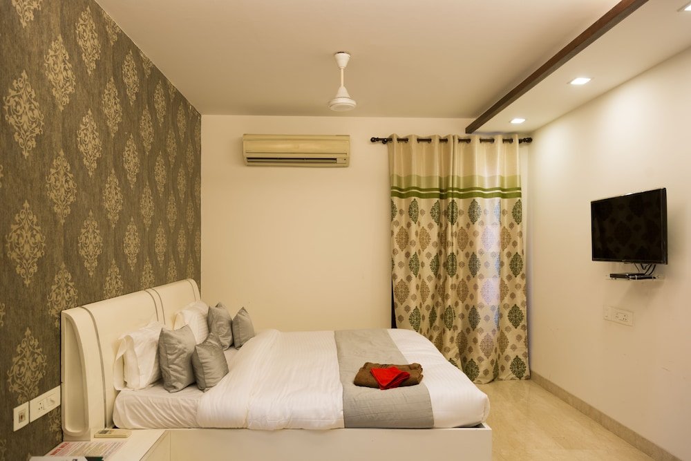 Фото Under My Roof Green Park