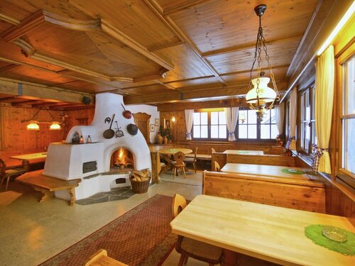 Гостиница Quaint Chalet in Mayrhofen near Ski Lift