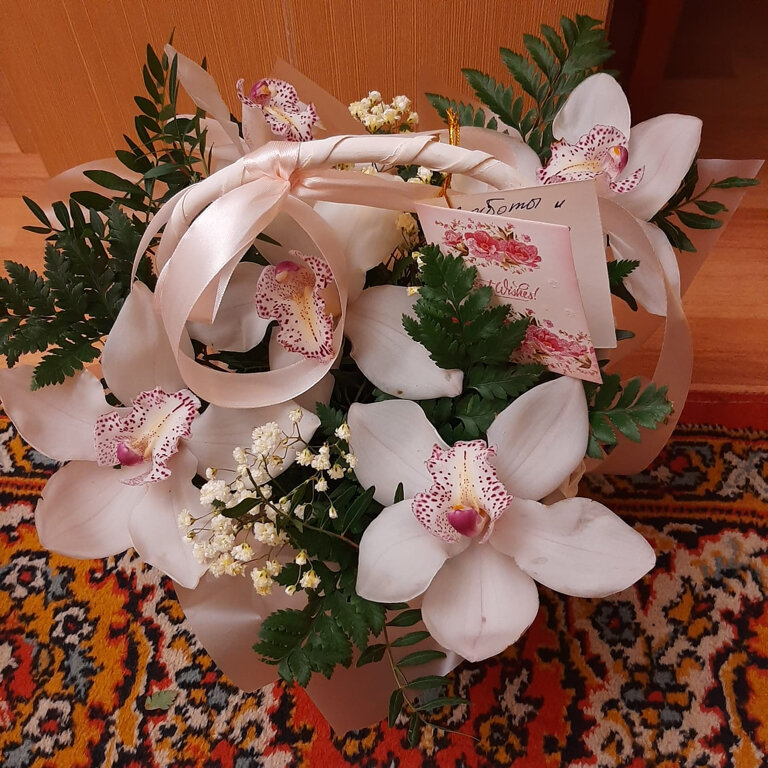 Цветы с доставкой бутово парк 2 цветы в коробке купить москве недорого