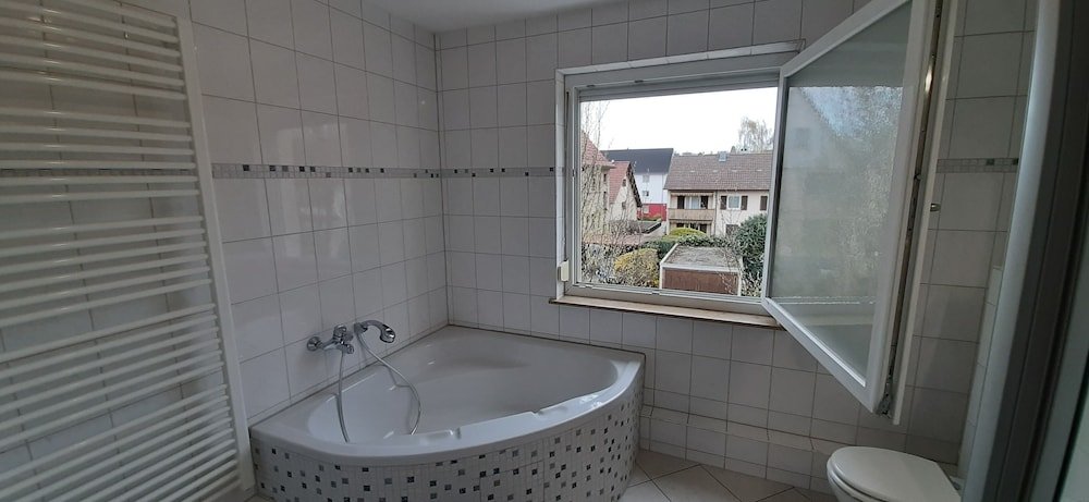 Фото Fewo Reutlingen Heinestrasse Dg