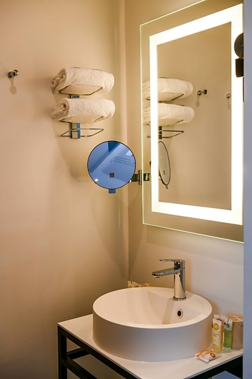 Фото Est Western Plus Le Havre Centre Gare