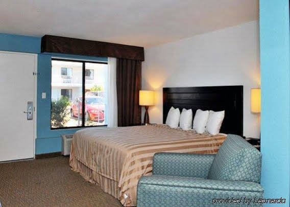 Фото Red Roof Inn Tucson Downtown – University