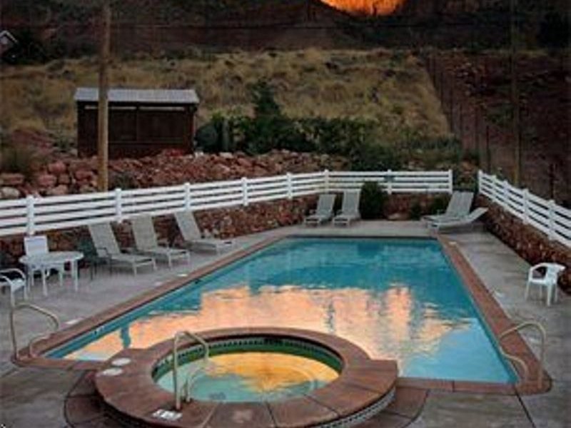 Фото Pioneer Lodge