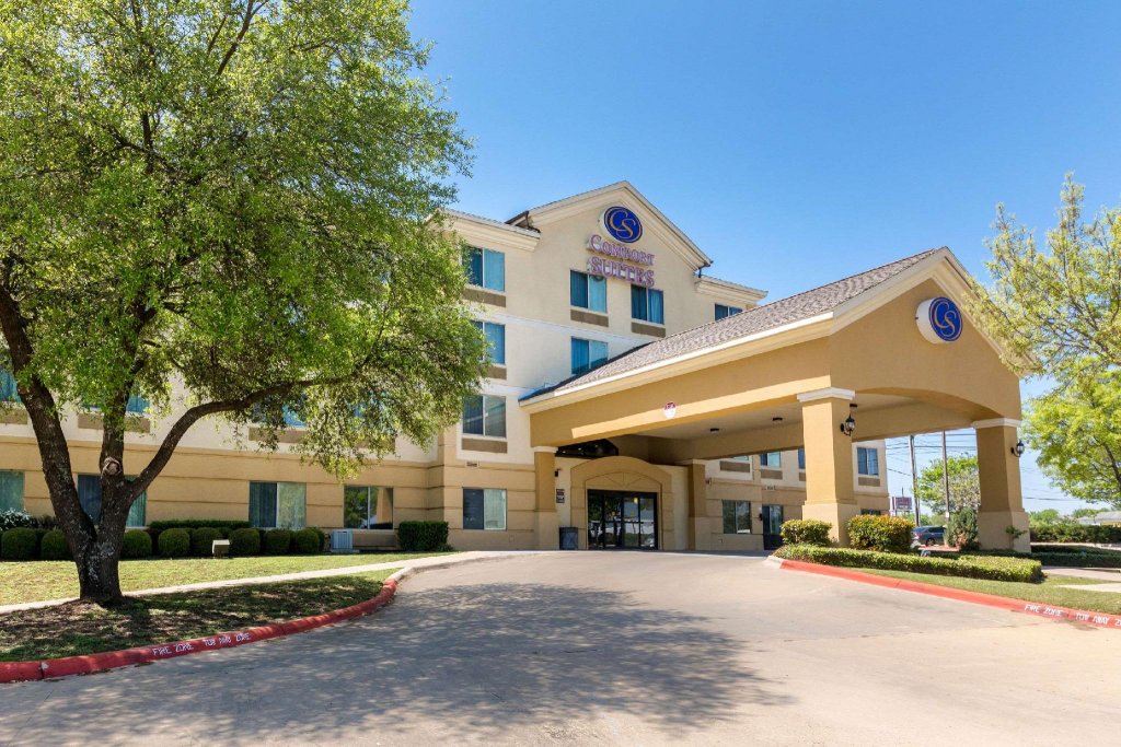 Фото Comfort Suites Austin Airport