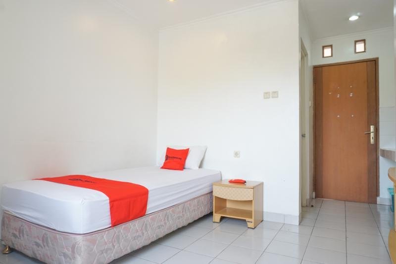 Фото RedDoorz Premium near Paris Van Java Mall