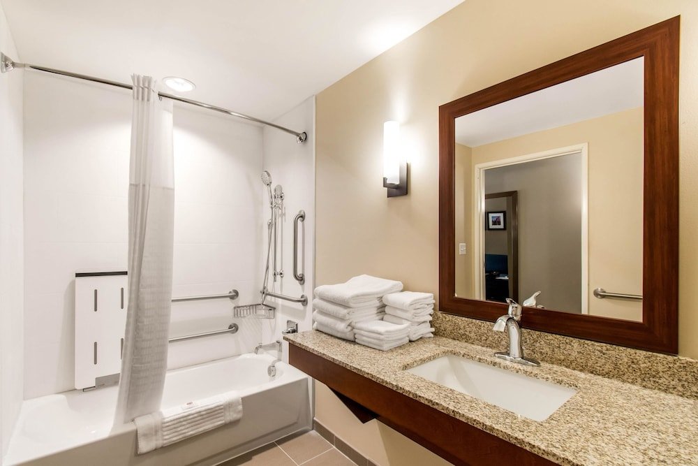 Фото Comfort Suites Denver near Anschutz Medical Campus