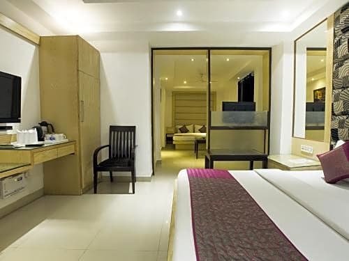 Фото Hotel Krishna Deluxe