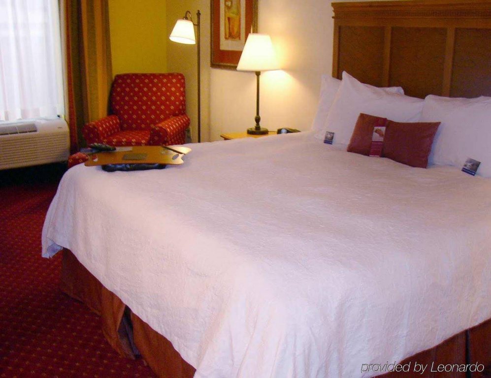 Фото Hampton Inn & Suites Louisville East