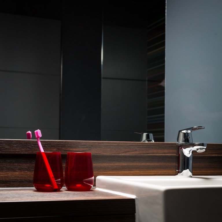 Фото Village Hotel Manchester Cheadle