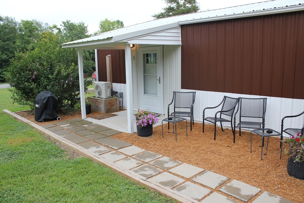 Фото Shawnee Trails Lodging and Suites