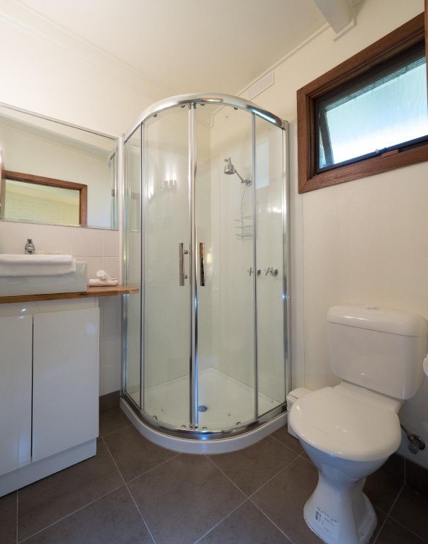 Фото Halls Haven Holiday Units