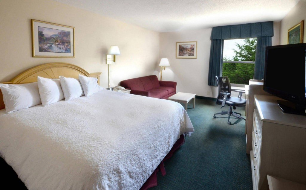 Фото Hampton Inn Martinsville