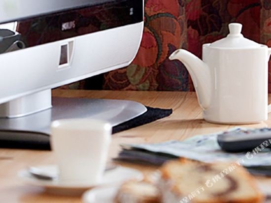 Фото Hotel Rotkreuzplatz