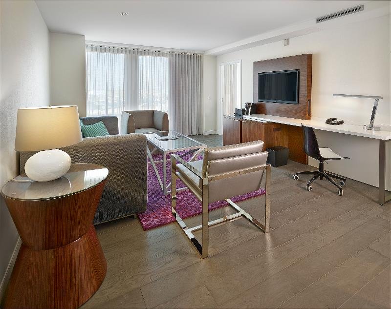 Фото Renaissance Edmonton Airport Hotel