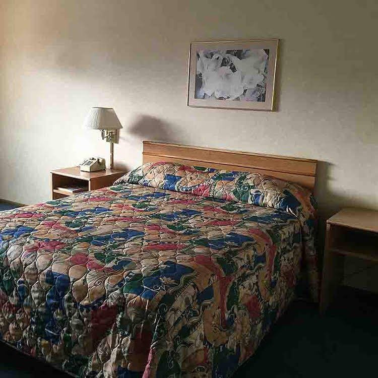 Фото Super 8 by Wyndham National City Chula Vista