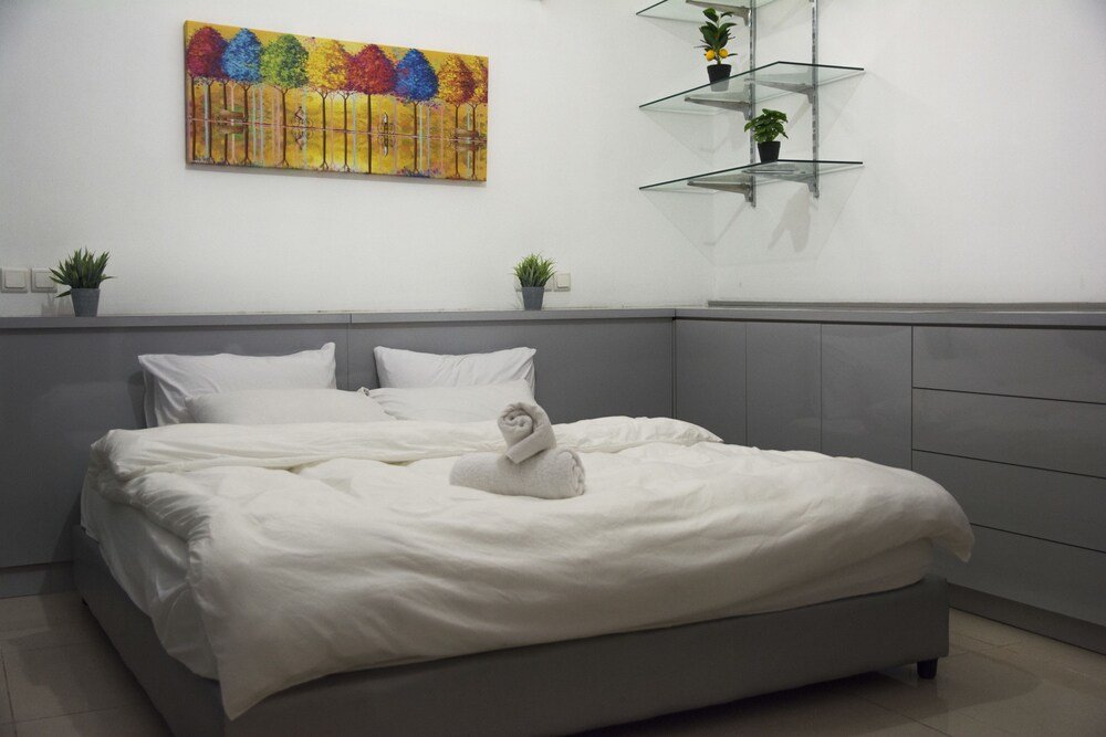 Фото Superior & Spacious Duplex in the Kerem