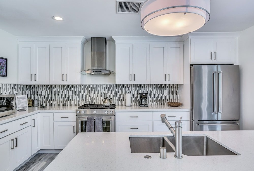 Фото 2342 N Victoria Road Home - 4 Br home by RedAwning