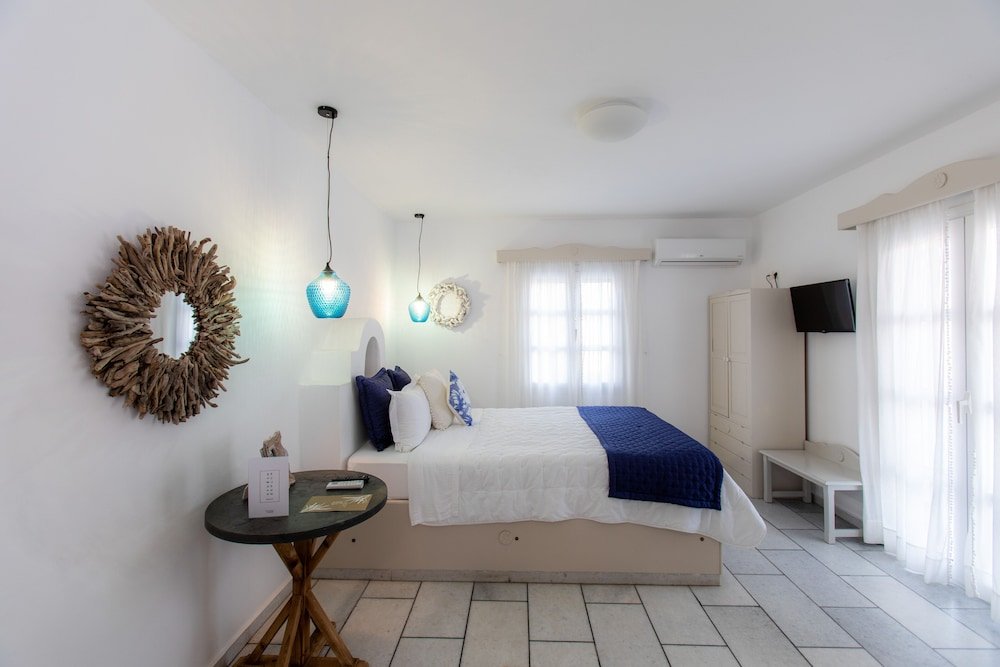 Фото Athina Studios & Suites