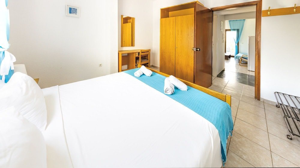 Фото Salonikiou Beach Deluxe Apartments