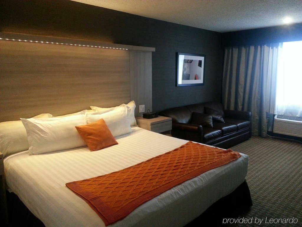 Фото Best Western Plus Village Park Inn