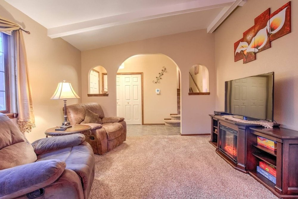 Фото 4br Entertainer Af Academy Hot Tub, Firepit!