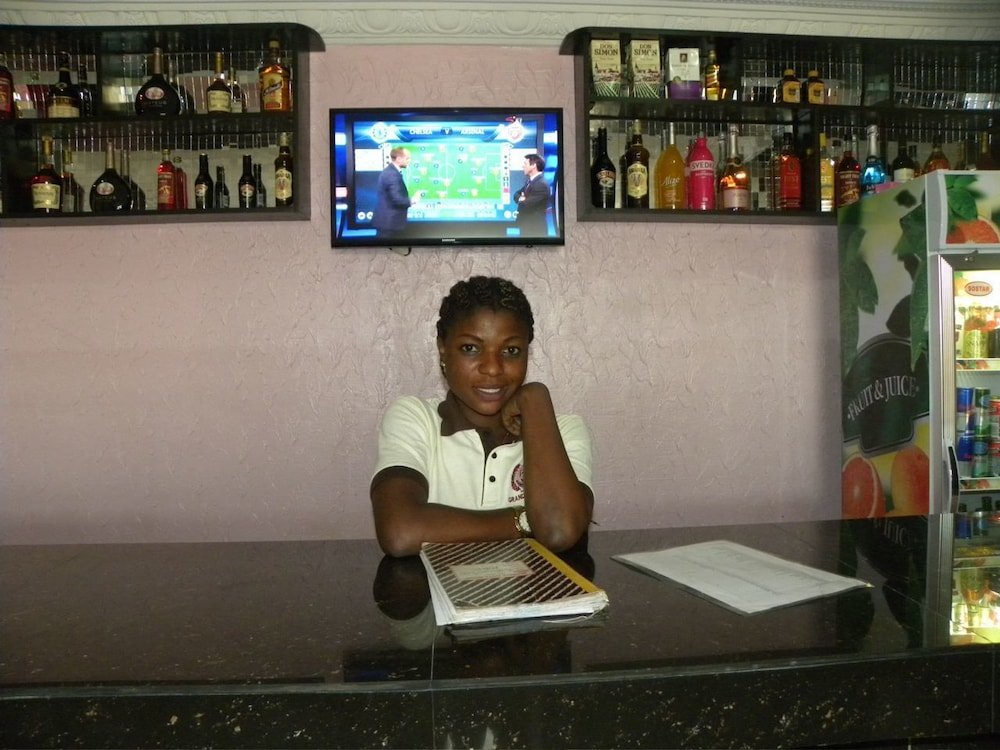 Фото Grandy Suites Hotel