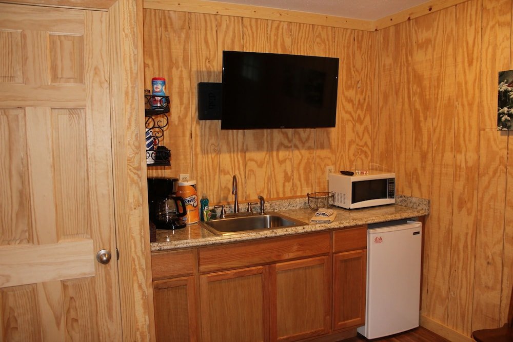 Фото Shawnee Trails Lodging and Suites