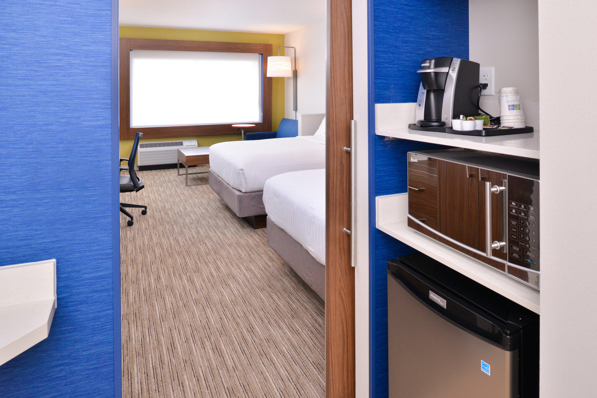 Фото Holiday Inn Express & Suites Madison, an Ihg Hotel