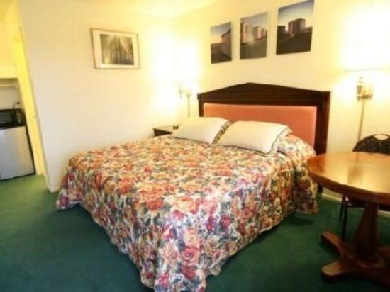 Фото Bay Breeze Inn