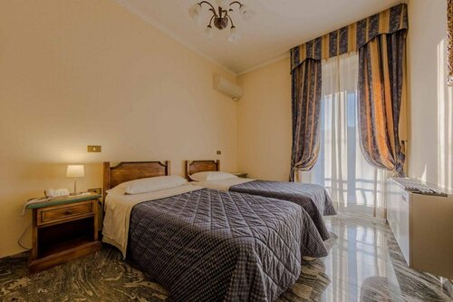 Внешний вид отеля Hotel Aquila в Орте, фото 3