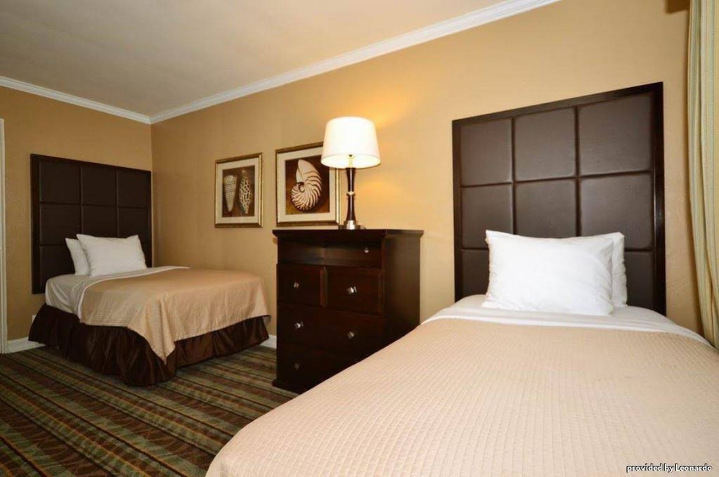 Фото Best Western Carmel's Town House Lodge