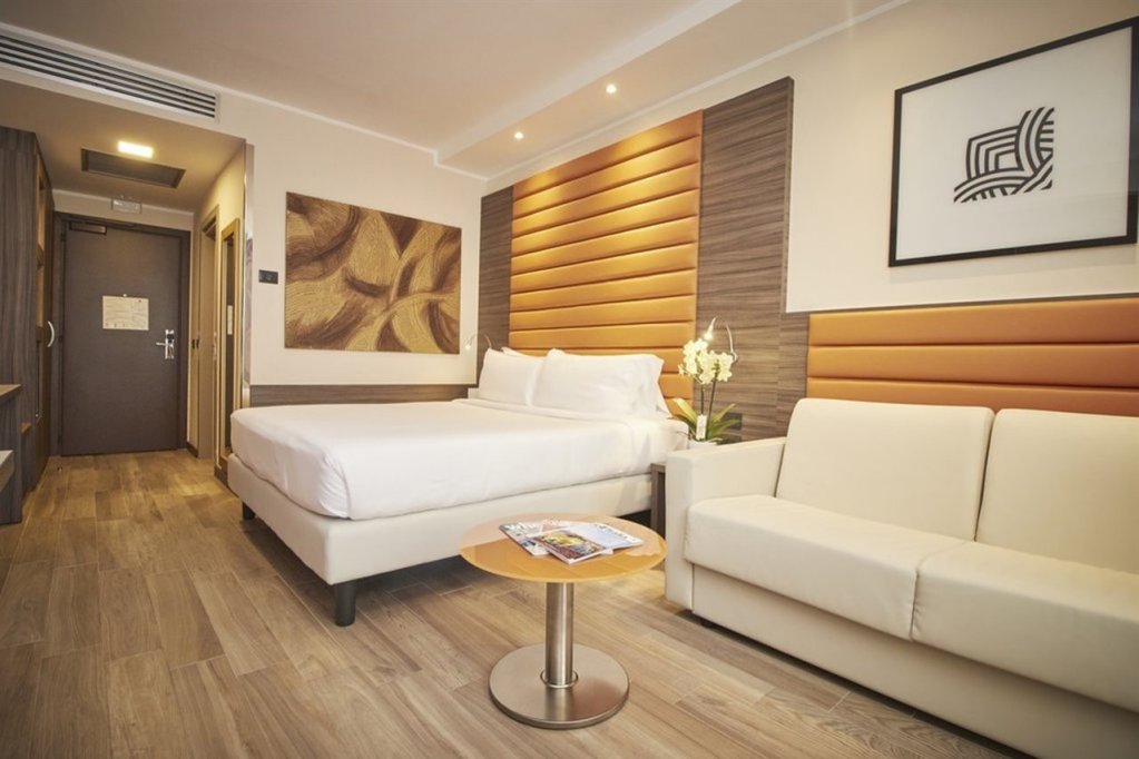 Фото IH Hotels Milano Lorenteggio