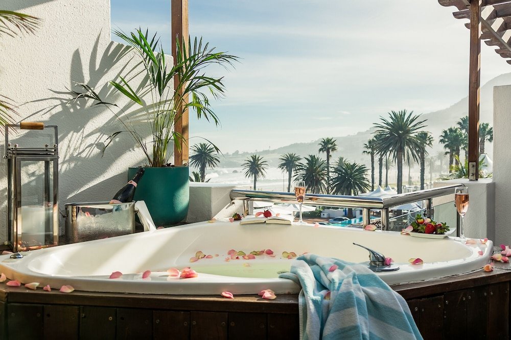 Фото The Bay Hotel