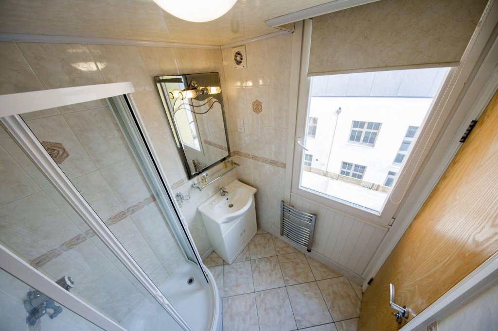 Фото Maiden Oval Hotel