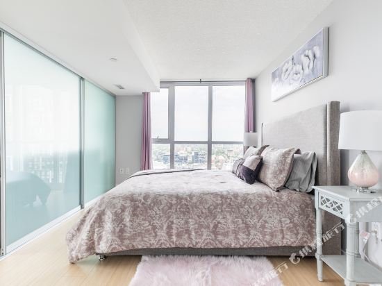 Фото Simply Comfort. Amazing Downtown Apartments