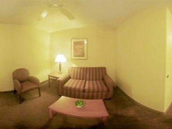 Фото Hawthorn Suites by Wyndham Oakland/Alameda