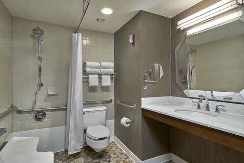 Гостиница Sheraton Milwaukee Brookfield Hotel в Брукфилде