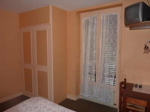 Внешний вид отеля Hotel de Paris в Ле Бюге, фото 4