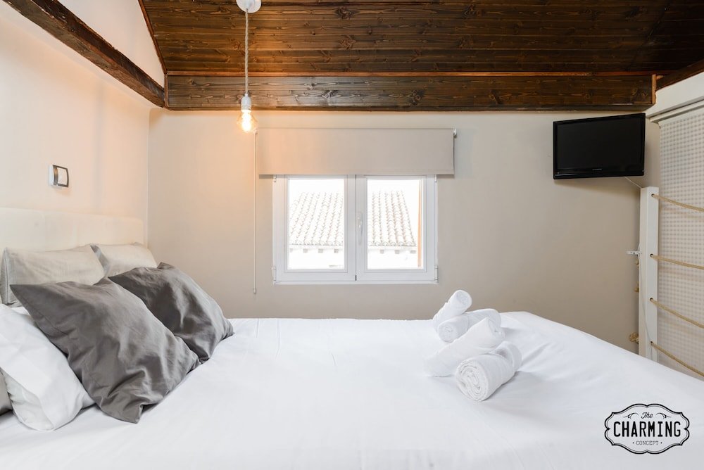 Фото Aspasios Gran Vía Apartments