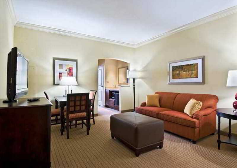 Фото Embassy Suites by Hilton Tampa Brandon