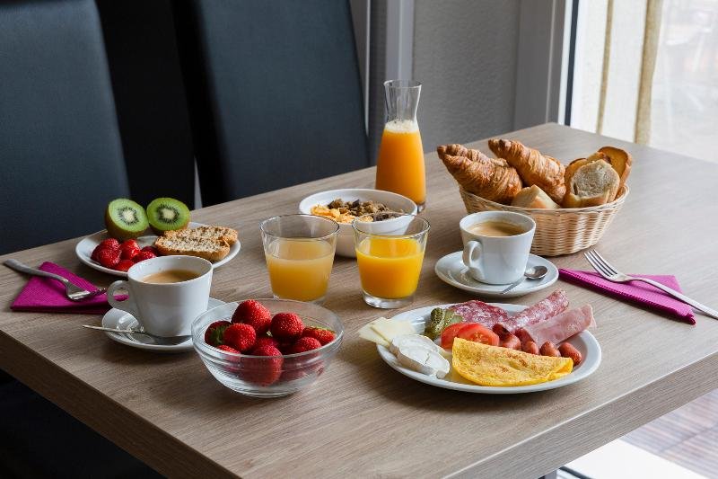 Фото The Originals City, Angers Sud – Le Village 49