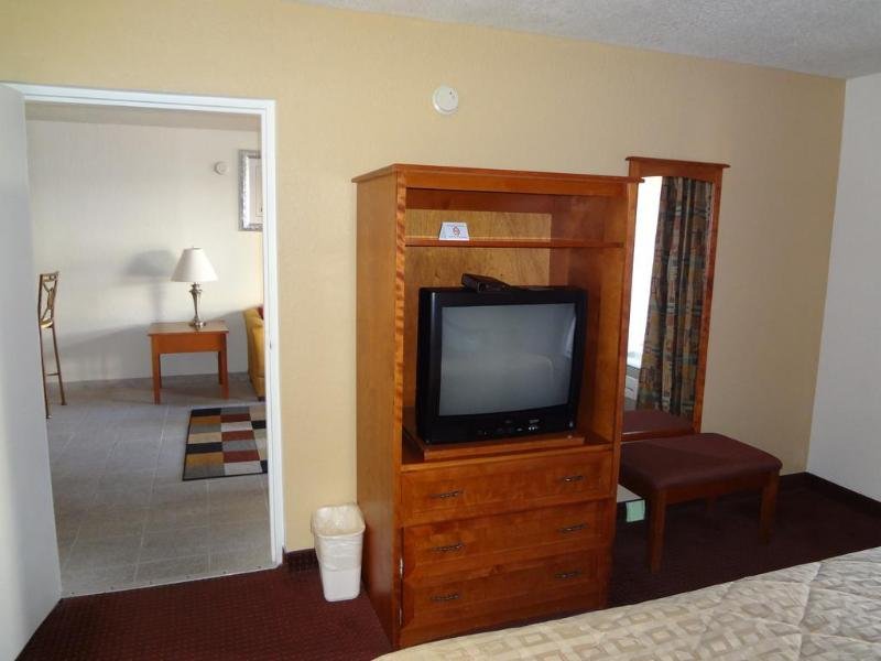 Фото Econo Lodge Airport at Rj Stadium