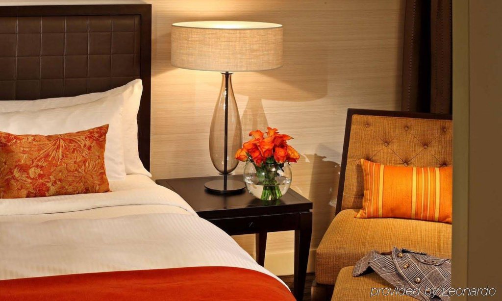 Фото Cambridge Suites Toronto