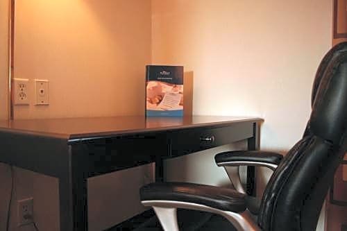 Фото Baymont by Wyndham Battle Creek Downtown