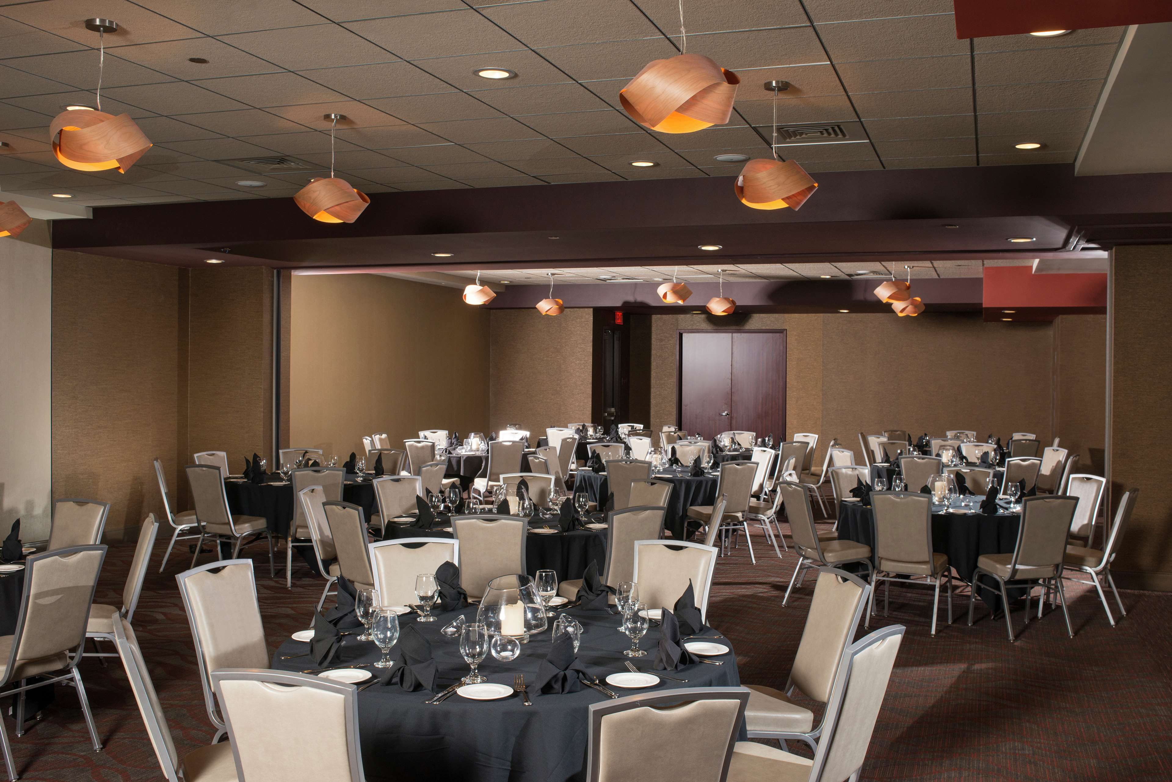 Фото The Broadway Columbia - a DoubleTree by Hilton