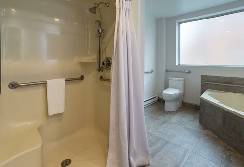 Внешний вид отеля Crowne Plaza Fredericton Lord Beaverbrook в Фредериктоне, фото 5