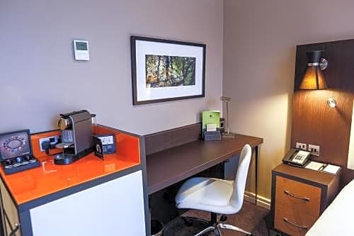 Фото DoubleTree by Hilton Hotel London - Ealing